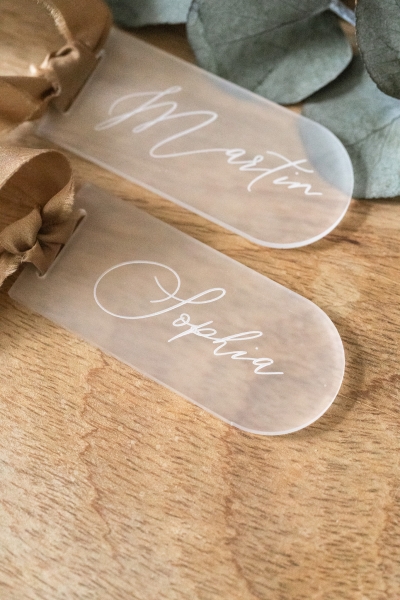 Tischkärtchen / Platzkarte / Namensschild / Gastgeschenk aus Acryl / Form abgerundet - personalisiert
